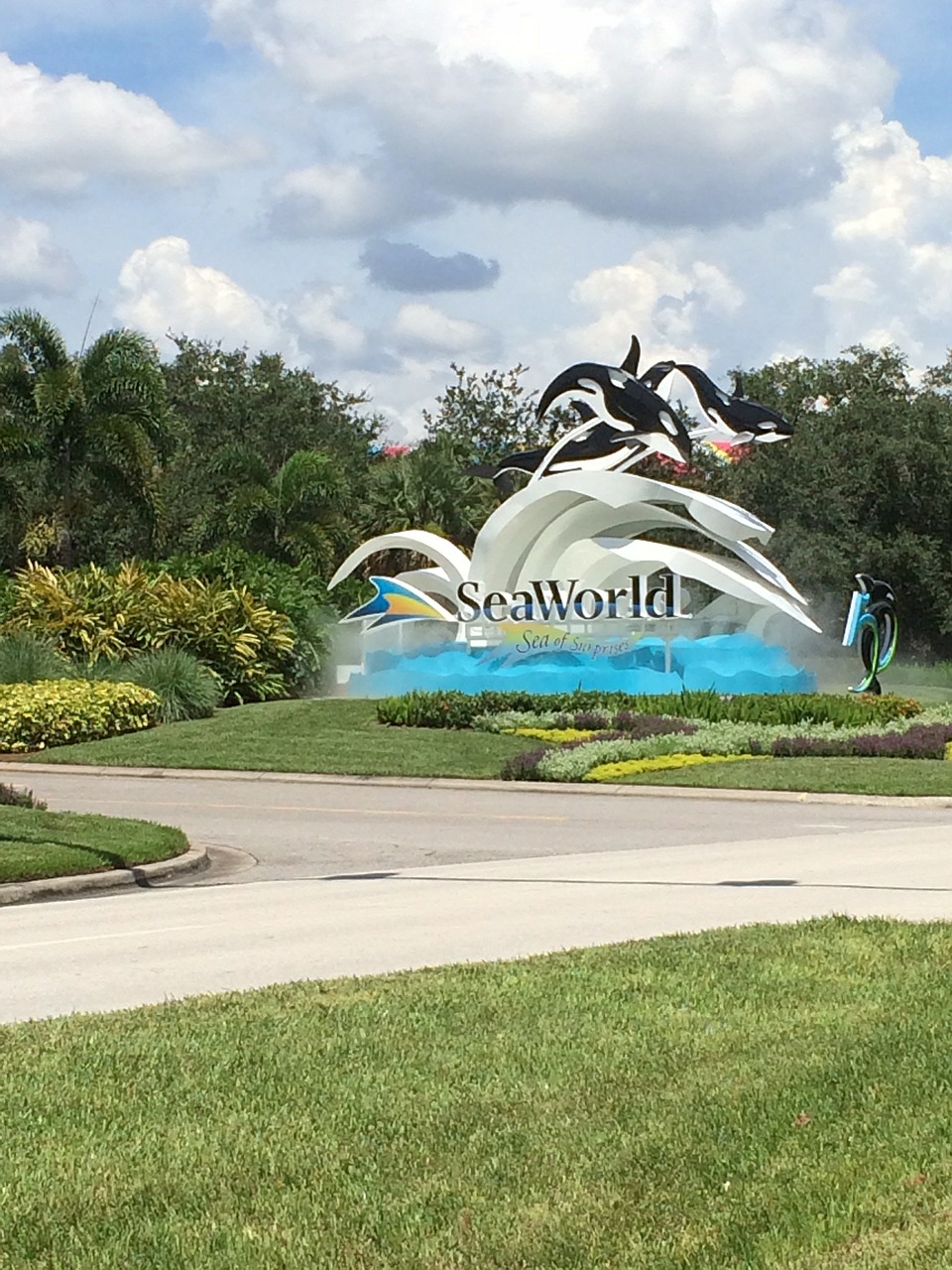 Entrance sign for SeaWorld®, near where the Residence Inn Orlando at SeaWorld® is located.